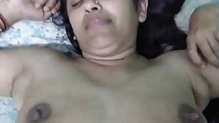 desi aunt good boob in bed cam bf