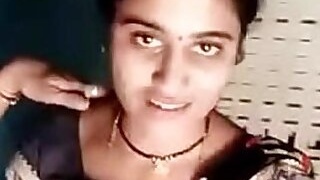 Shadi shuda padosan ki desi sucks tits video