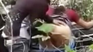 Couple Desi outdoors chudai mms video