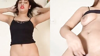 Sexy teenage girl video bana rahee hai