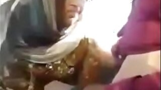 Maa ki bahen ko choda kar mei cute hottie humping hot in the car with hubby