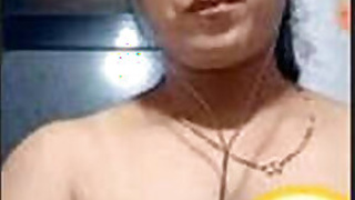 Bhabhi showing her breasts on video call