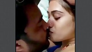 Desi lover kissing video