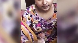 Hot Indian oral sex video for the first time