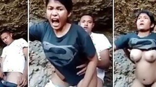 Lusty Indian lovers caught fucking outdoors in stunning Desi mms video