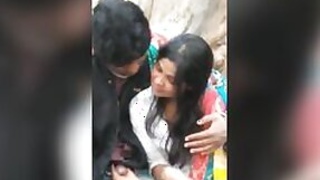 Desi MILF knows that a XXX voyeur is making an MMC video of her sucking off