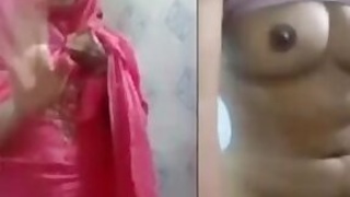 Unsatisfied Muslim Desi XXX girl undresses and shows her tits and pussy