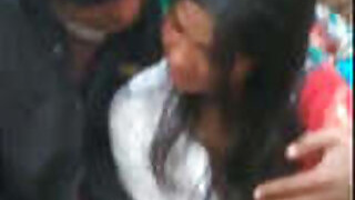 Hot desi girl caught sucking a guy's dick in the park