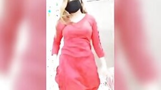 Hot Pakistani girl shows off her juicy body Desi dancing in front of the camera