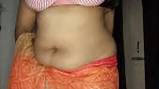 Indian sexy wife flaunts her figure