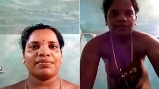 Tamil Bhabhi Records Her Nude Bathing Video For Lover