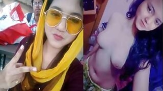 Sexy Indian Girl Desi Shows Her Boobs On Video Call