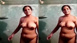 Tamil Bhabhi Records Her Bathing Video Part 3