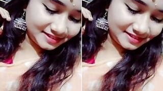 Hot look Desi Indian girl Shows her breasts and pussy