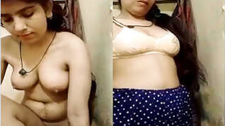 Hot Pakistani Girl Shows Tits and Pussy