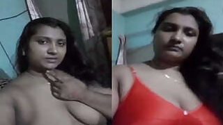 Fatty Bhabhi Shows Tits