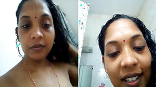 Desi Bhabhi Tapes Her Selfies For Lover