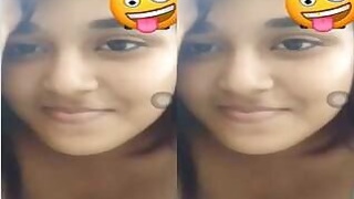 Super Sexy Indian Girl Shows Her Boobs Part 2